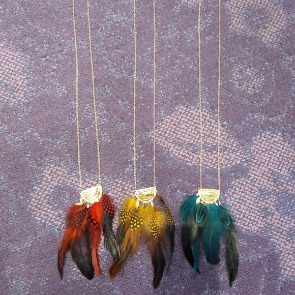 NWT Claire's Boho Hippie Feather Necklace, GOLD/YELLOW one, Hippie Bohemian - Picture 3 of 3